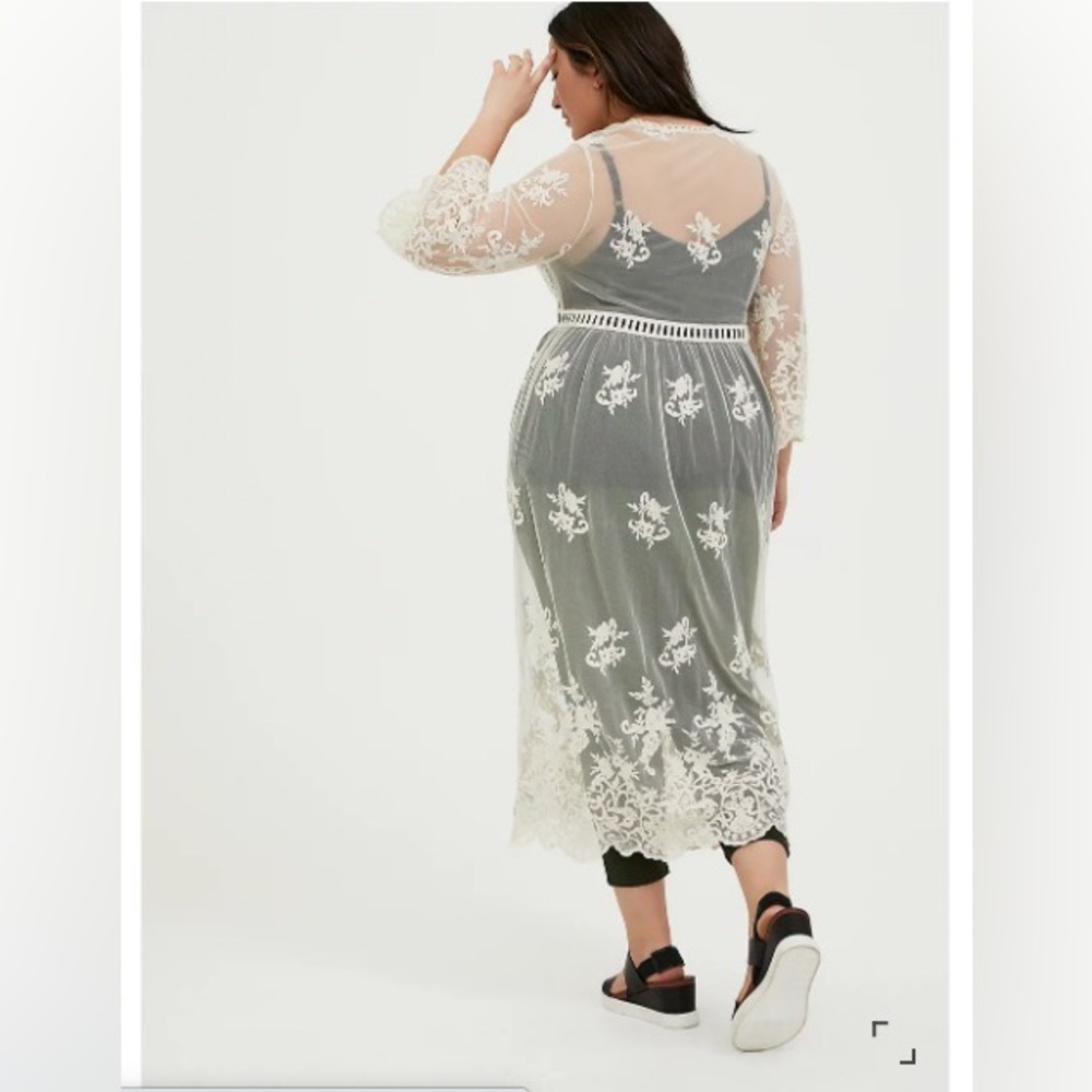 Torrid Ivory Mesh Embroidered Duster Kimono - Picture 3 of 5